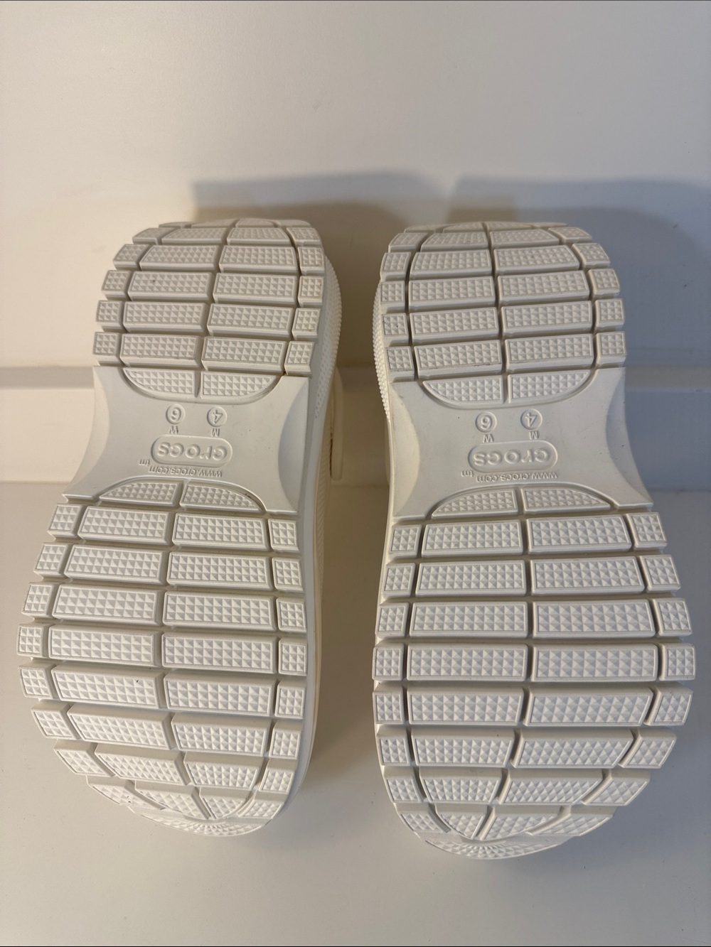 CROCS White Classic Mega Crush Clogs - Size 6 - Picture 7 of 11